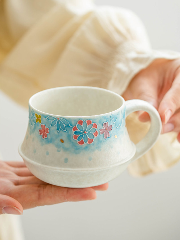 aesthetic morning coffee cup with ergonomic round dew silhouette