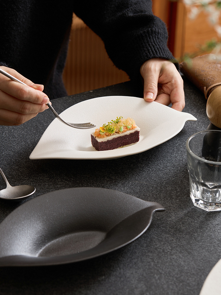 contemporary leaf shaped ceramic bowl for home chefs