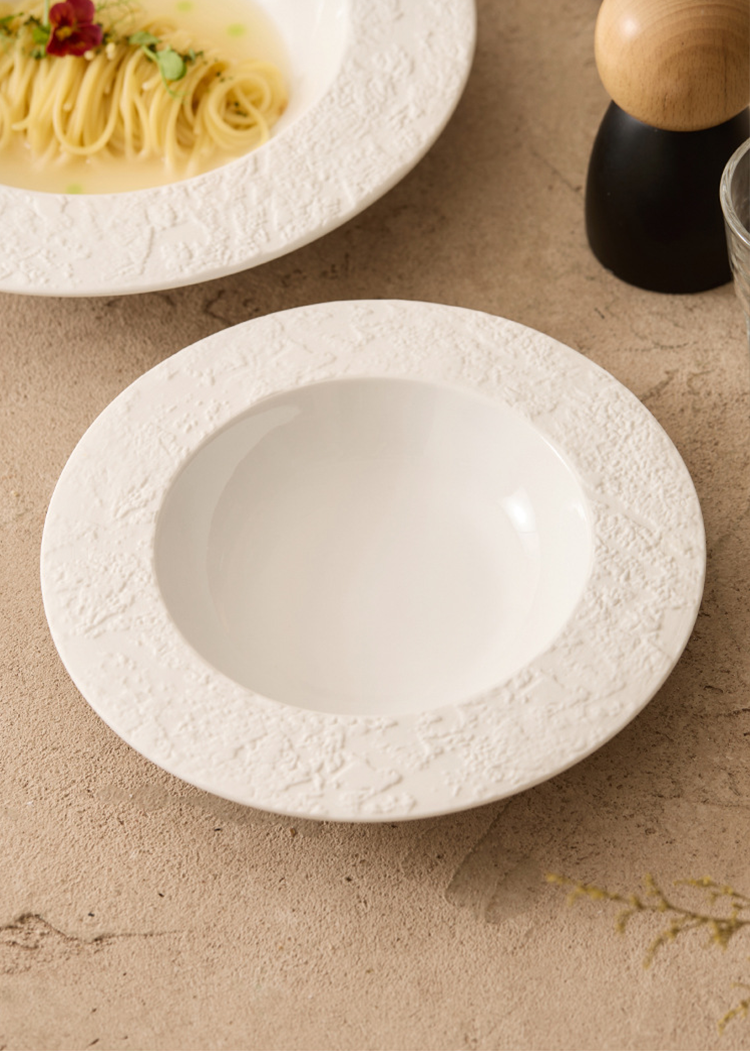 goseung pure white tactile texture soup bowl with broth and noodles