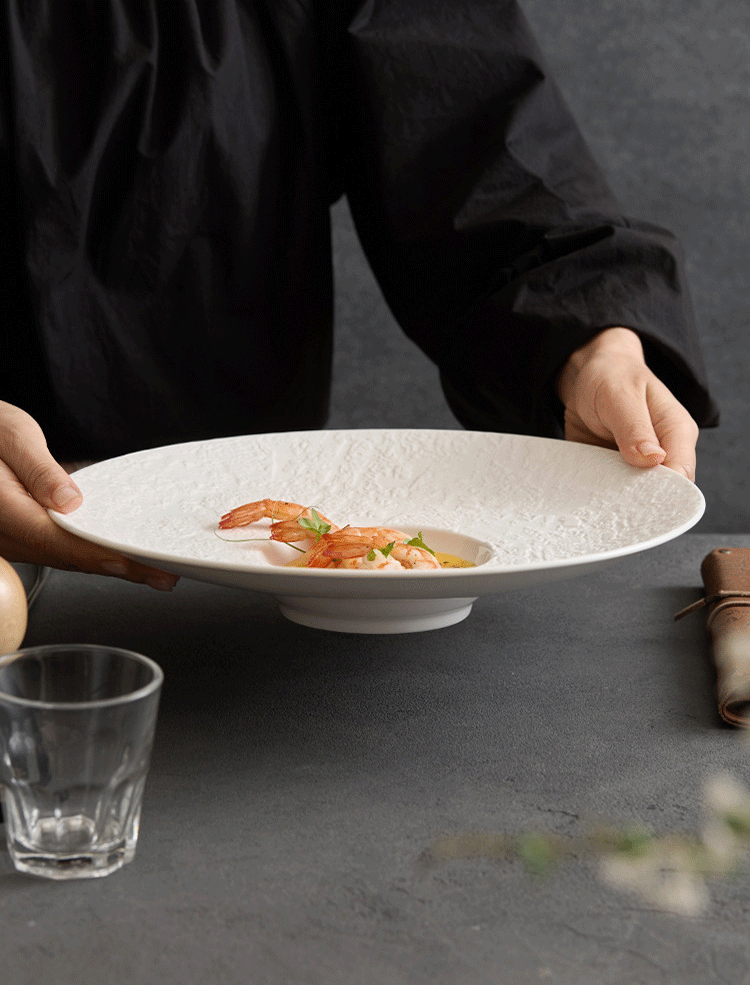 goseung quiet luxury wide rim tasting dish for upscale restaurants