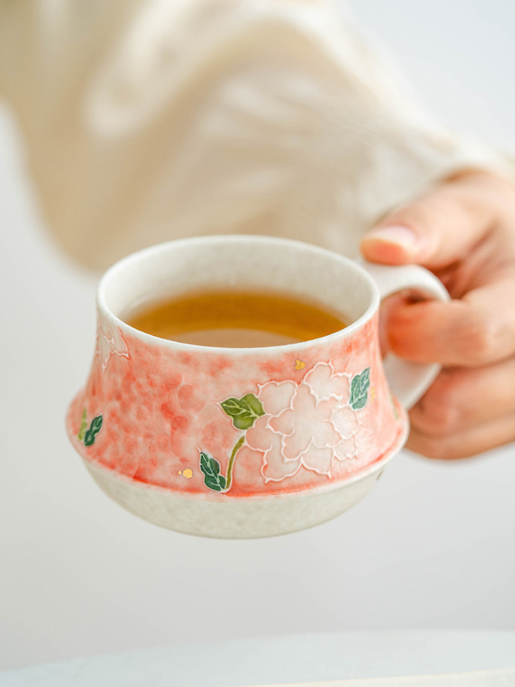 premium gift set featuring illustrated landscape art box and ceramic cup