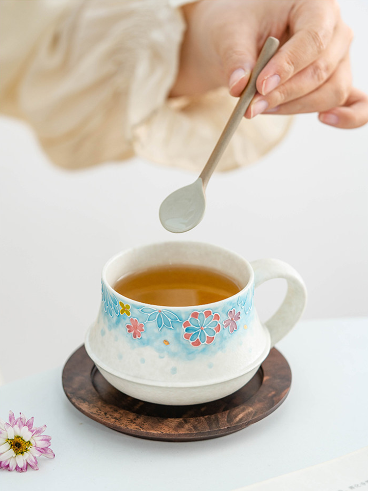 premium gift set with illustrated art box and azure blossom cup
